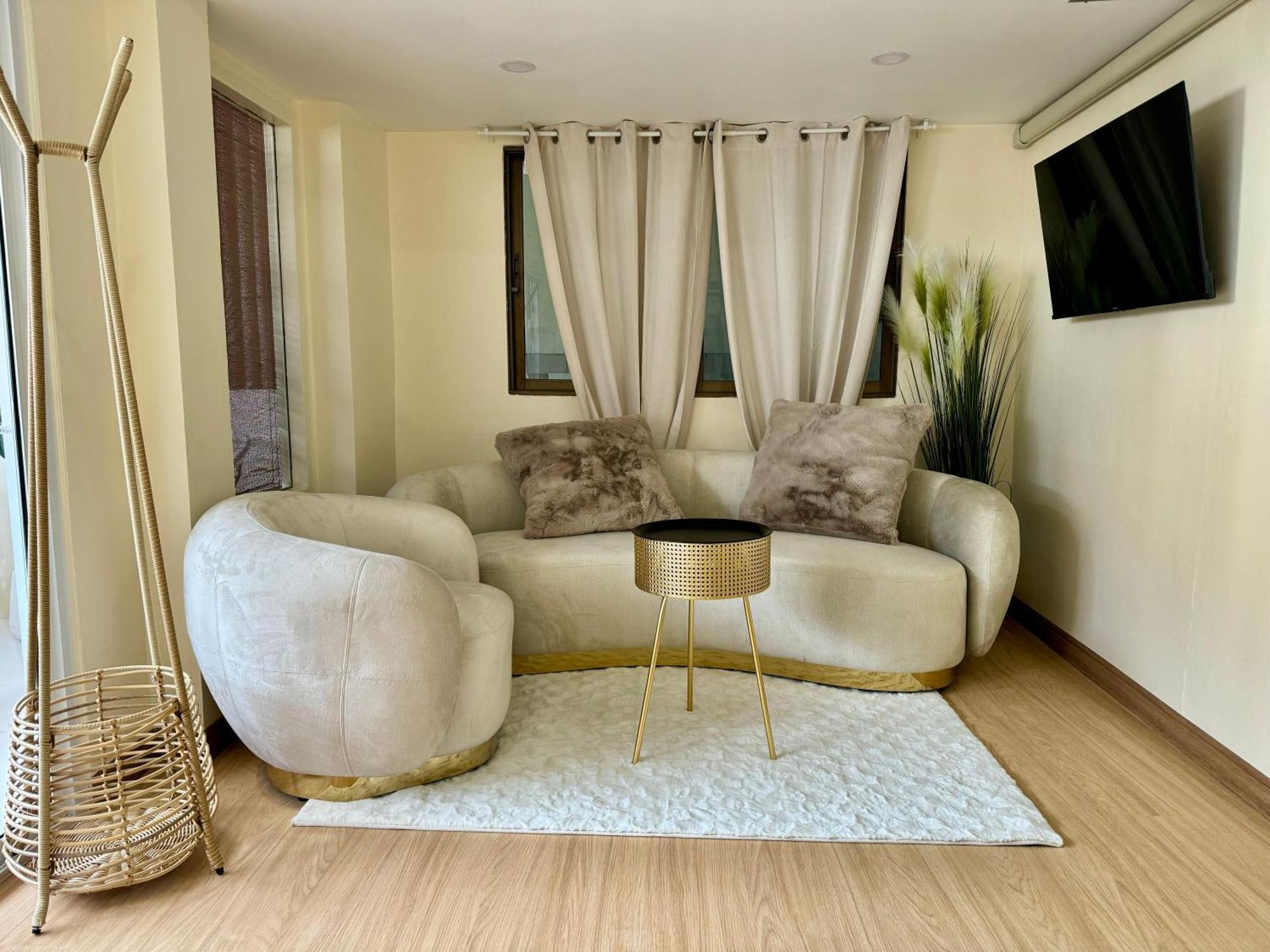 Khách sạn L'oasis Nanai Patong