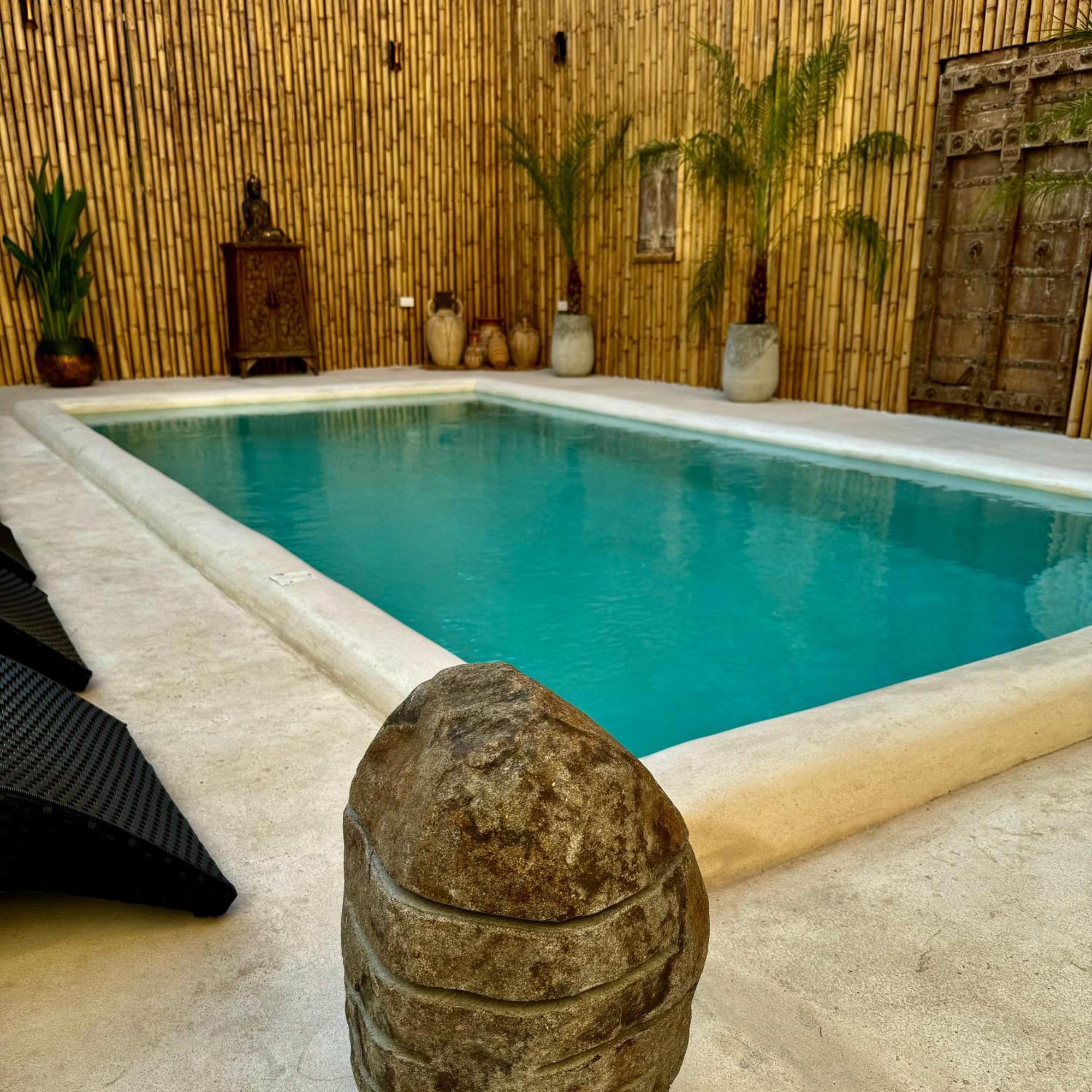 Khách sạn L'oasis Nanai Patong
